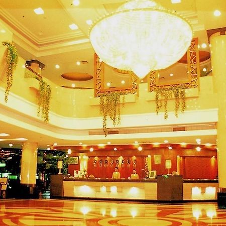 Hotel Crown Wuhan Zewnętrze zdjęcie