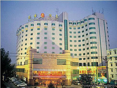 Hotel Crown Wuhan Zewnętrze zdjęcie
