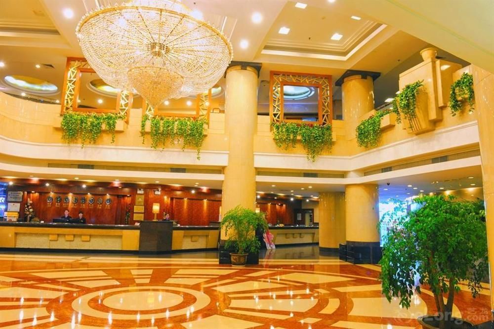 Hotel Crown Wuhan Zewnętrze zdjęcie