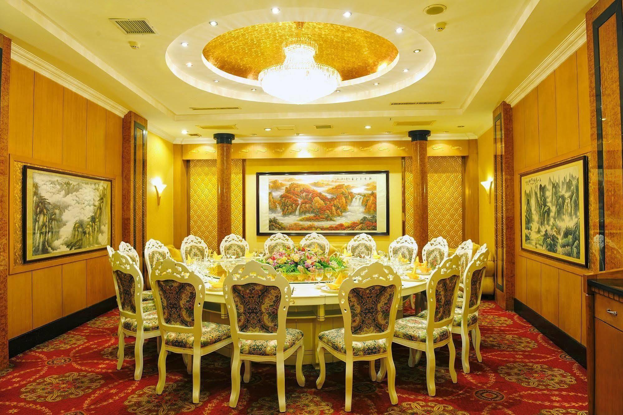 Hotel Crown Wuhan Zewnętrze zdjęcie