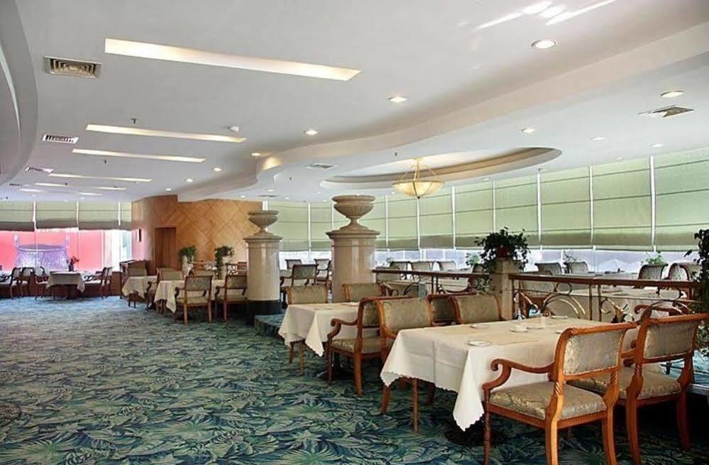 Hotel Crown Wuhan Zewnętrze zdjęcie