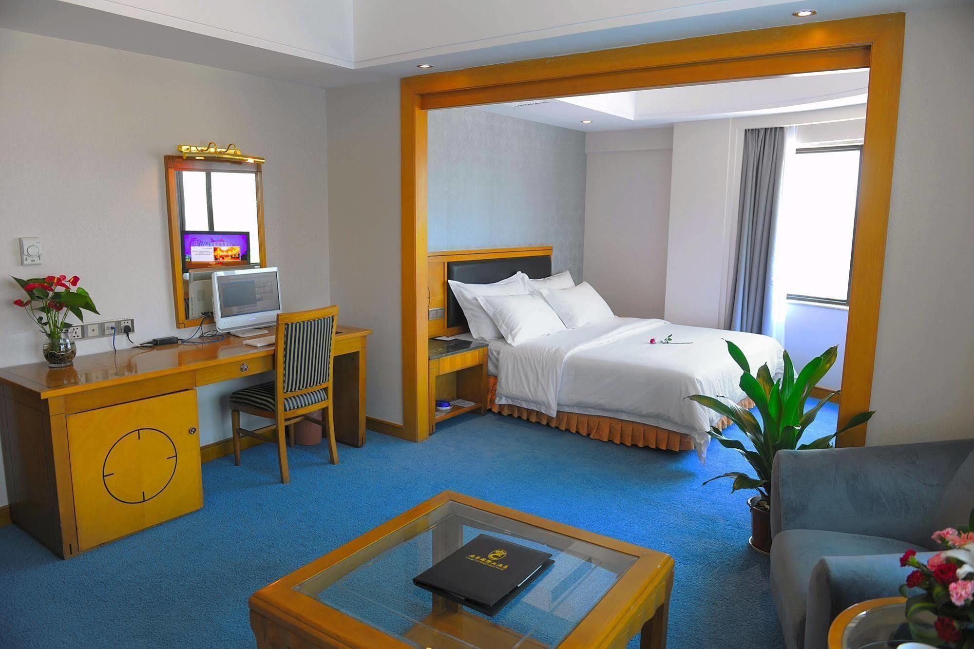 Hotel Crown Wuhan Zewnętrze zdjęcie