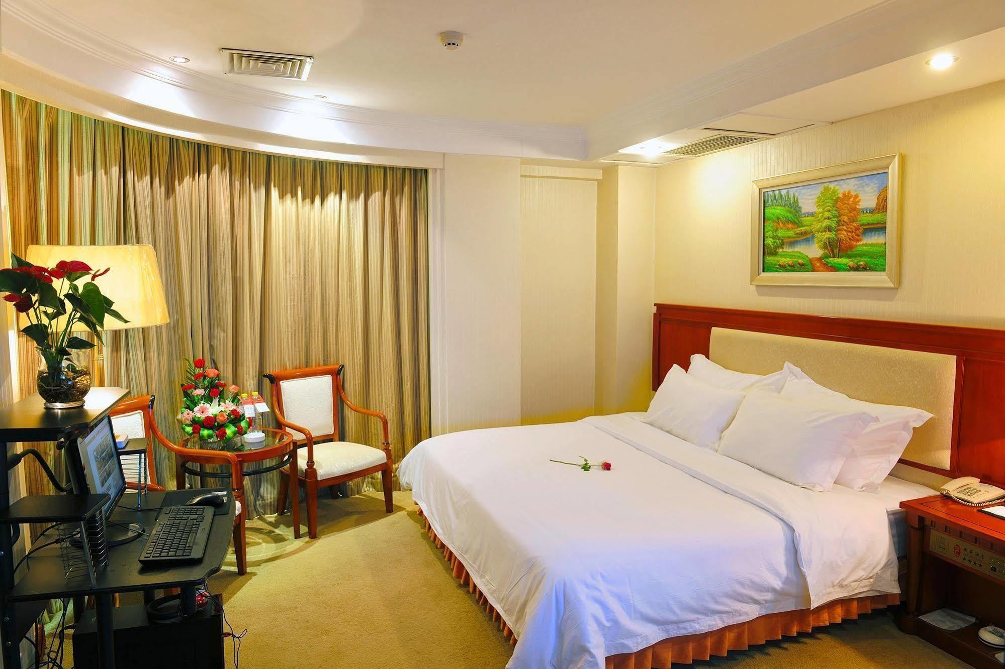 Hotel Crown Wuhan Zewnętrze zdjęcie