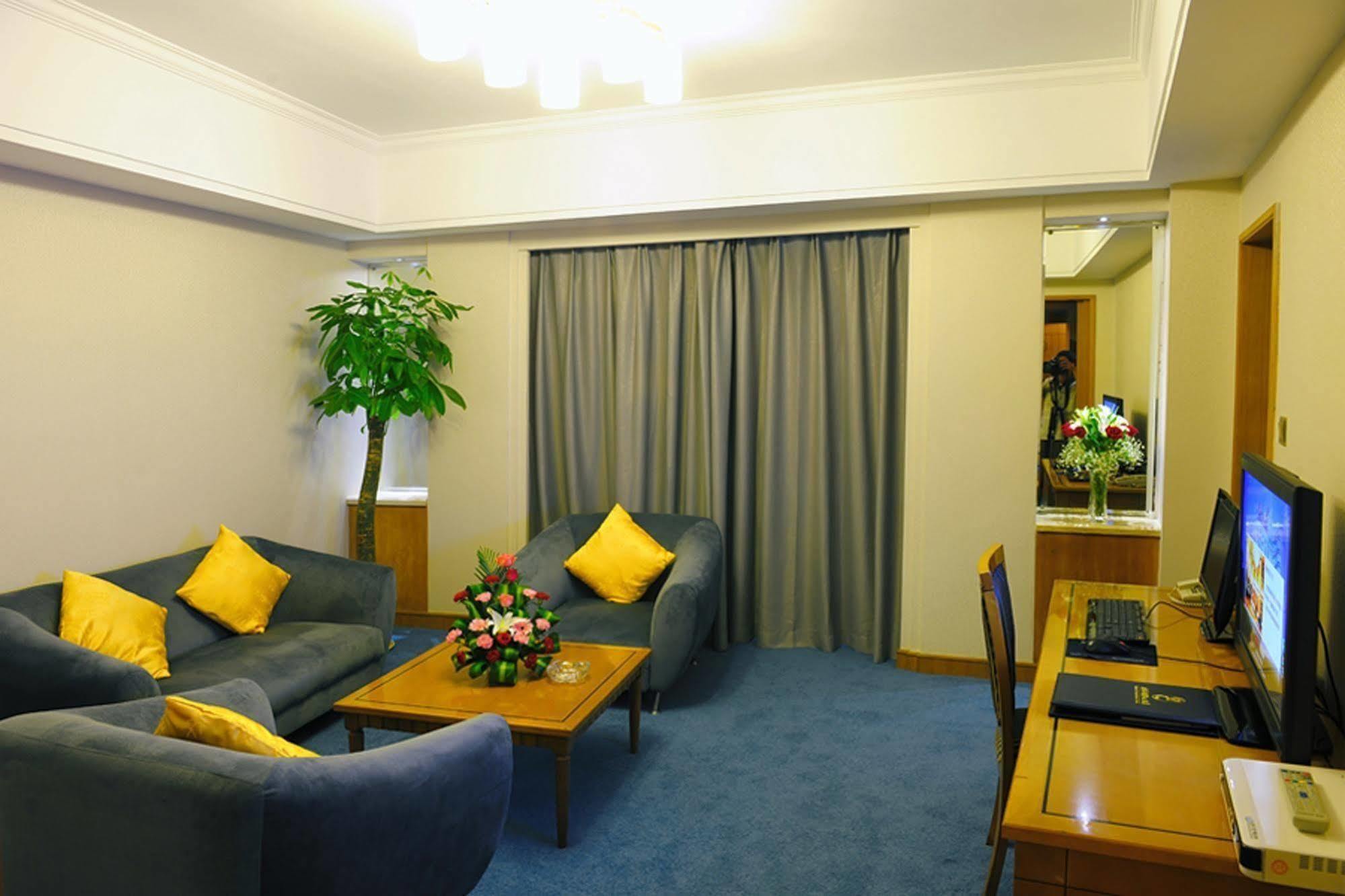 Hotel Crown Wuhan Zewnętrze zdjęcie